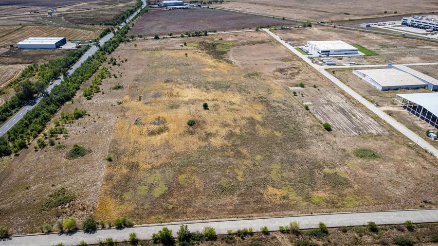 Vând parcele teren cu PUZ industrial DN 69 la limita Timisoara-Sanandrei,