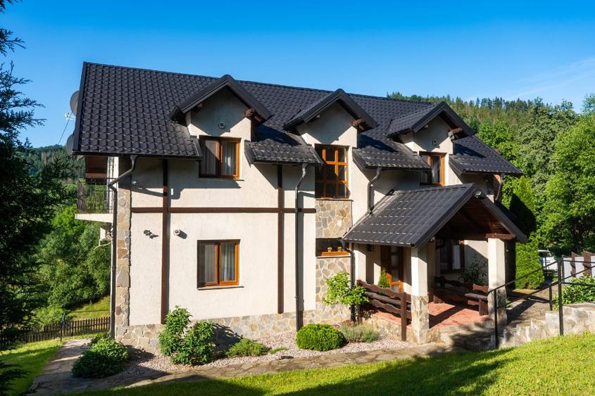 Vand pensiune, cabana, casa