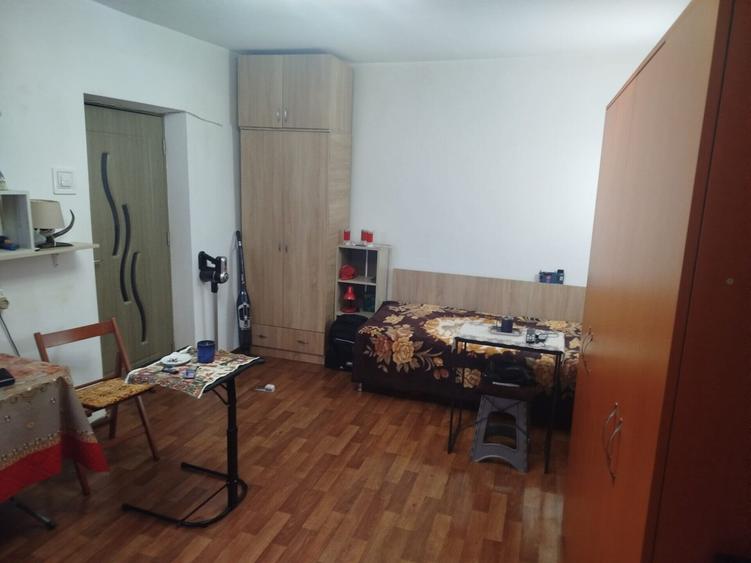 Dristor- Ramnicu Sarat, bloc mixt - garsoniera, etaj 1/10