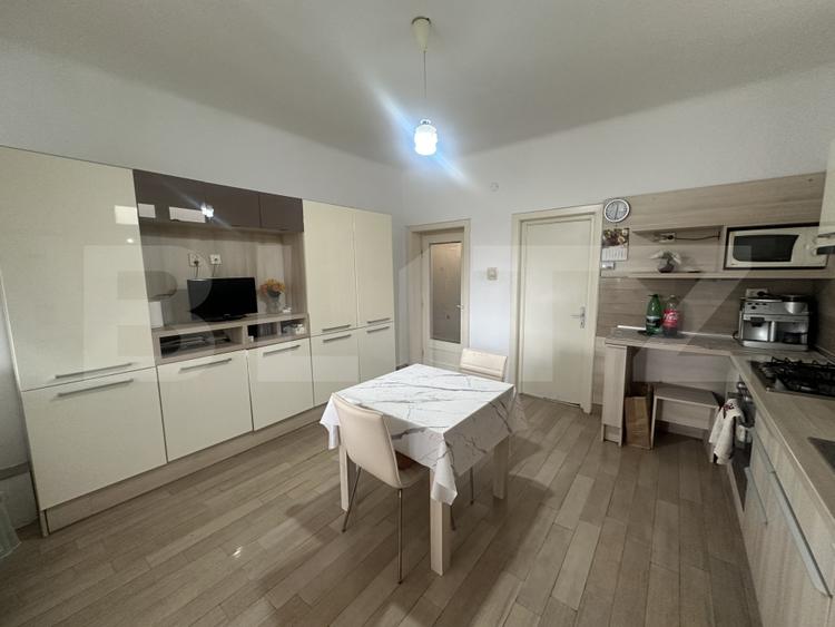 Apartament de vanzare, 160 mp, teren 165 mp, zona Strandului