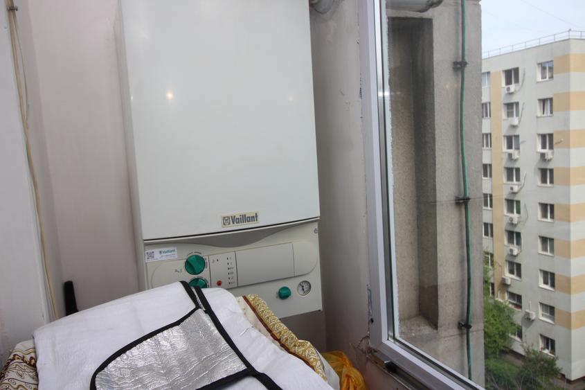 3 camere cu living de 31 mp, dormitoare de 14 și 12, bucătărie de 10,  centrală