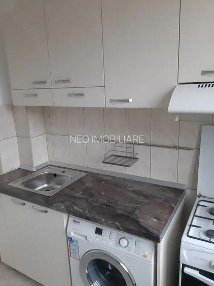 APARTAMENT CU 2 CAMERE PE BD LOGA LA 450 euro - 2