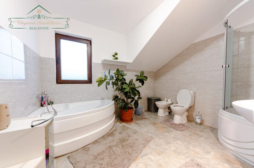 Vila cu 6 camere, zona Via Carmina Vladimirescu, Arad