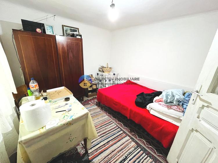 CASĂ cu teren 1419 mp BUHUȘI, judetul BACĂU. - 2