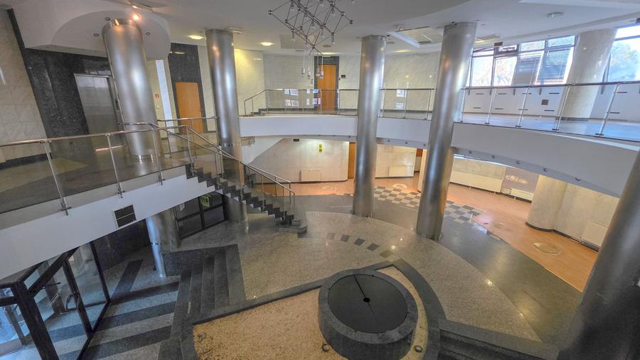 De inchiriat spatiu comercial ultracentral, Piata Revolutiei - Bacau