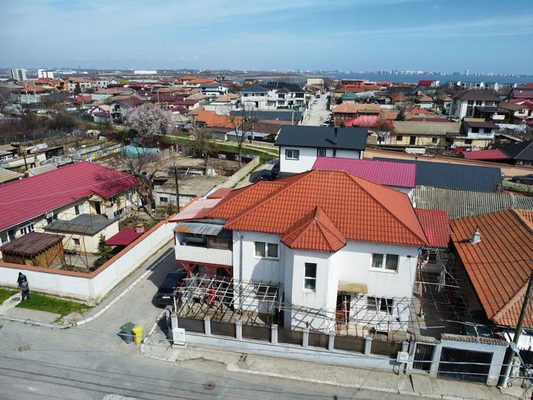Casa Ovidiu Central 285 mp teren, curte 100 mp, 2 garaje, terasa, gaze