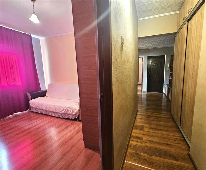 Liber, apartament cu 3 camere, bine intretinut