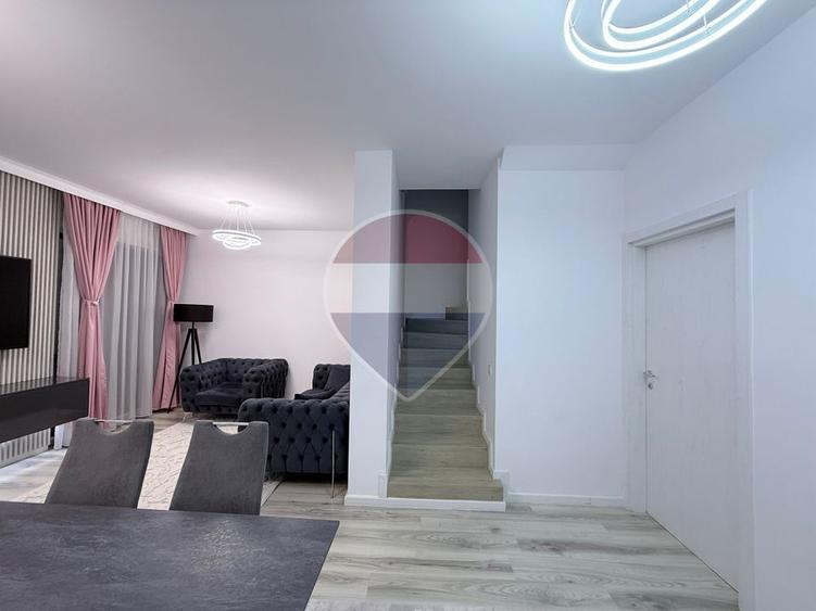 Vilă modernă de vânzare | 4 camere și terasă | Curte amenajată | Ulmi