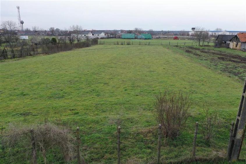 Teren intravilan de 2.623 mp in Les – la 20 min de Oradea