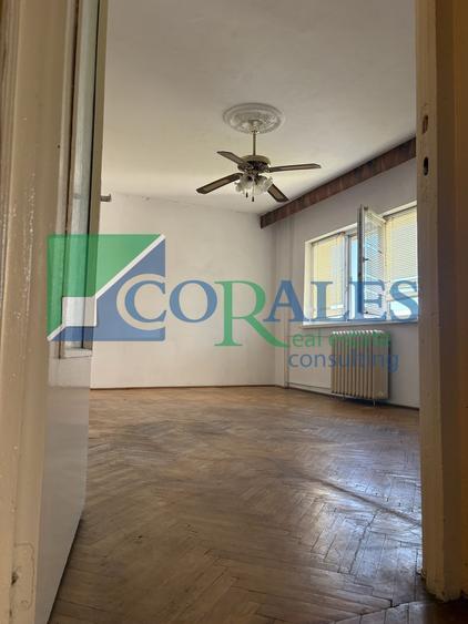 Eraj intermediar. Bloc izolat. Model decomandat!