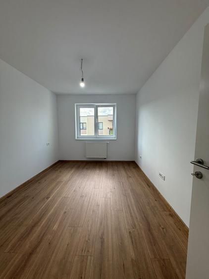 Apartament 3 camere în clădire cu 3 etaje