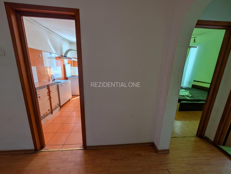 De închiriat 3 camere Piata Sud - 4