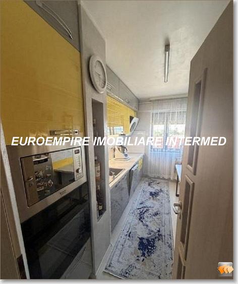 Apartament cu 3 camere decomandat ,Zona km 4-5