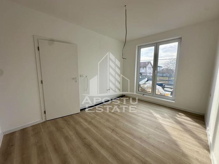 Duplex cu perete dublu 4 camere, complet finalizat la asfalt Chisoda.