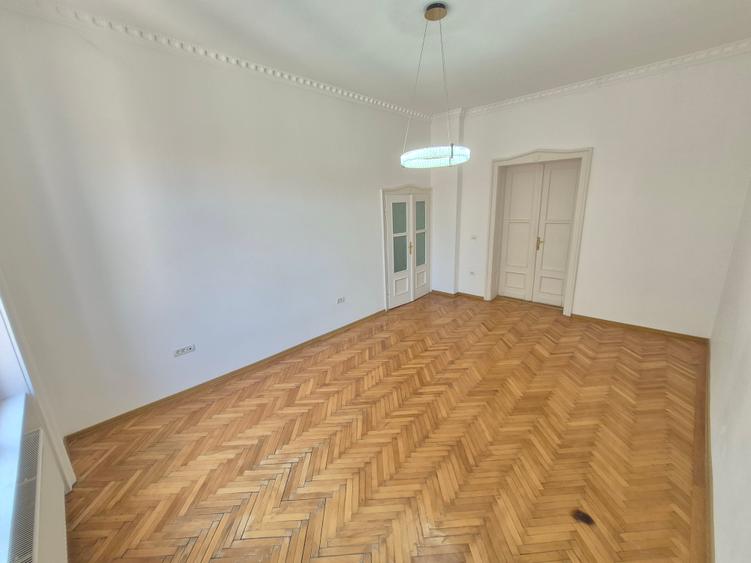 Birou de inchiriat - Piata Sinaia - 3 Camere-86 MP- Etaj 1- Centrala-700 Euro !