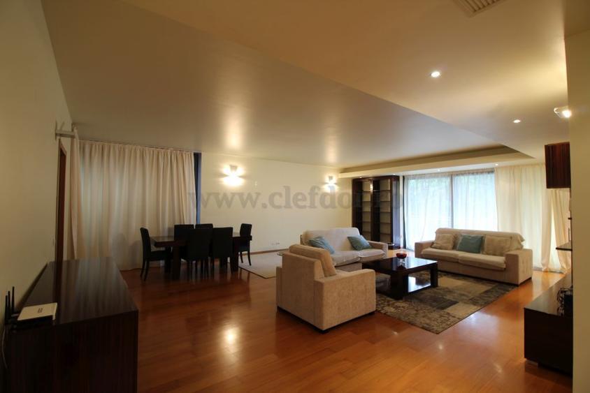Apartament cu 3 camere de închiriat în zona Primaverii