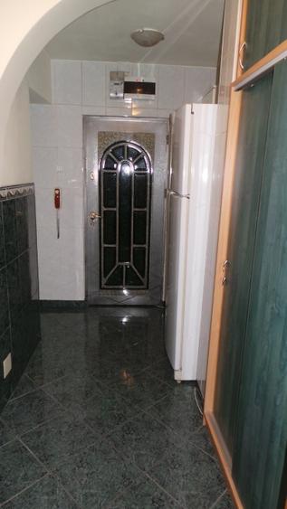 Vanzare garsoniera spatioasa, renovata, mobilata, complet dotata. Proprietar
