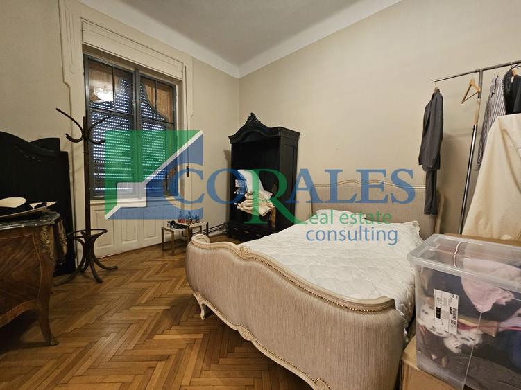 Piata Unirii! Cladire renovata!. Vedere pe pietonala! Lift!