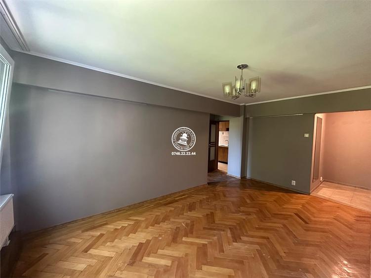 Apartament 3 camere de vanzare semidecomandat etaj intermediar bloc fara risc -