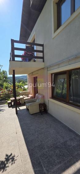 Casa cu 4 camere de vanzare in Campina