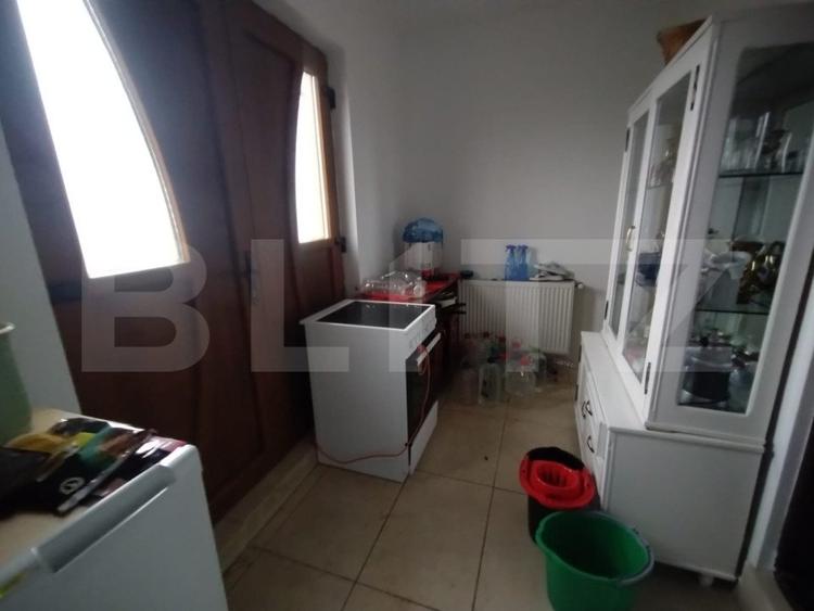 Villa, 500 mp, 7 camere, 3500 mp teren, zona Stramba