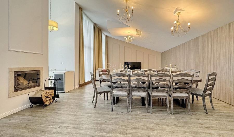 Penthouse generos cu priveliste spre Masivul Postavarul
