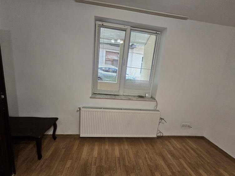 Apartament 2 camere renovat, 65 mp, cu pod mansardabil, Centru!