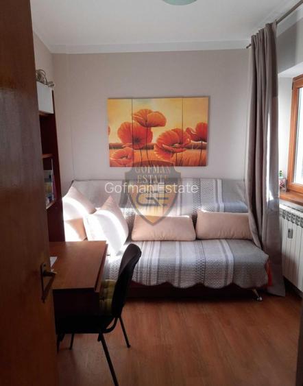 3 camere, Ultracentral la 200 m de plaja ,balcon,  jardiniera, renovat , etaj 1 - 4