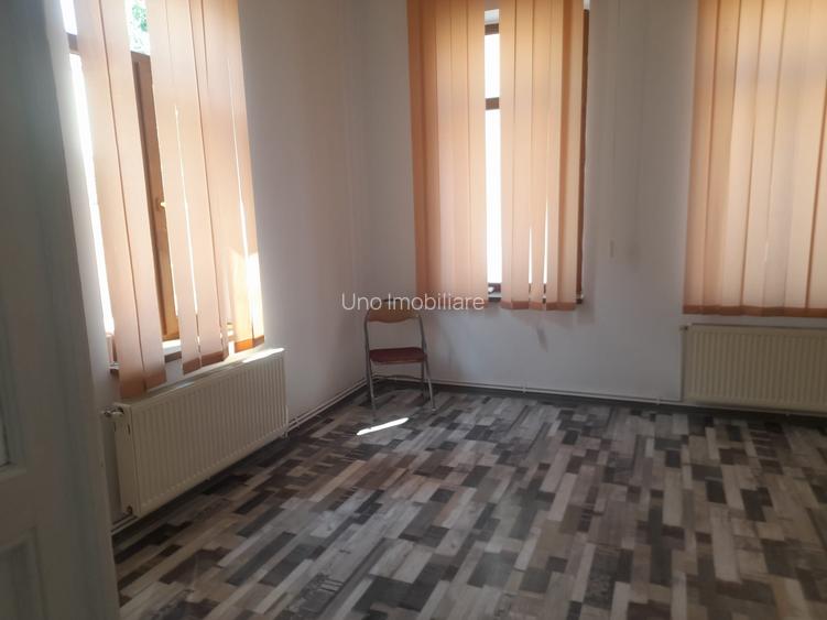 STEFAN CEL MARE  2 CAMERE  LA CURTE   PENTRU  BIROURI - 5