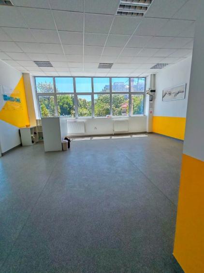 Spațiu comercial 260 mp, intrare separată, ideal clinică medicală