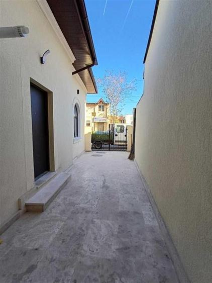Casa 3 camere, curte individuala, zona Stefan cel Mare