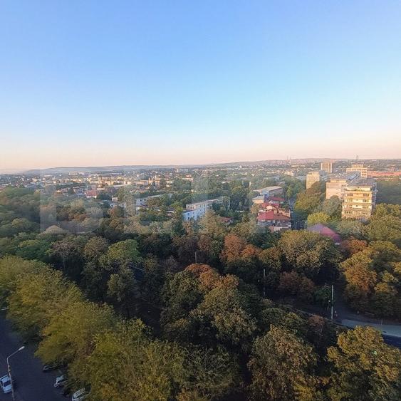Apartament 4 camere, 82 mp ,3 balcoane inchise + boxa, zona Sud