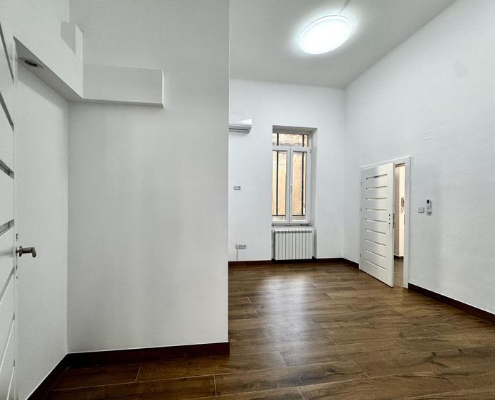Spațiu birouri - renovat integral, etaj 1, in Piața Unirii