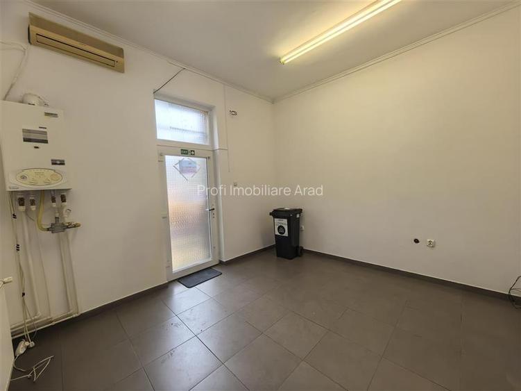 Spatiu comercial 25 mp central la doar 200 euro - 4