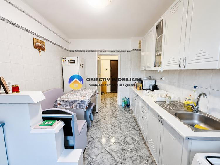 Apartament 3 camere 87 MP/2 băi/2 balcoane.