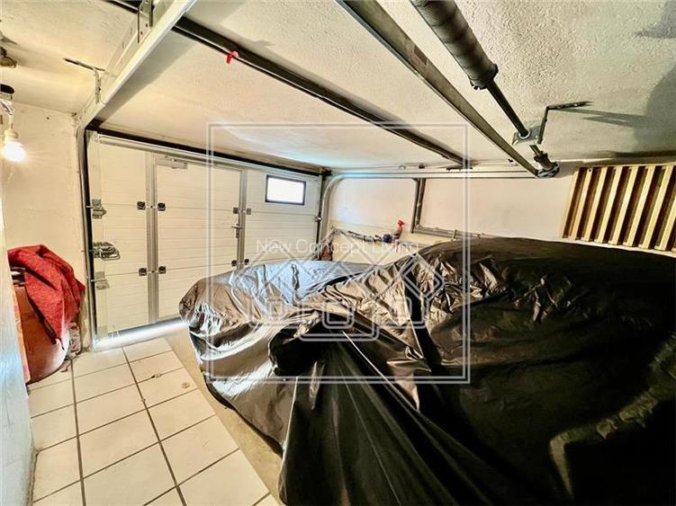 Casa de vanzare in Cisnadie - 6 camere, garaj - teren 250 mp - 6