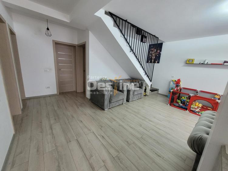 Casă LUNCA CETĂȚUII, 3 camere, decomandat, 82 mp, mansardă + parcare în curte