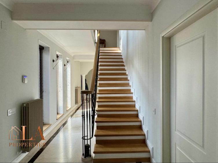 Vila 7 camere mobilata | Teren 1118mp | Piscina acoperita I Domnesti