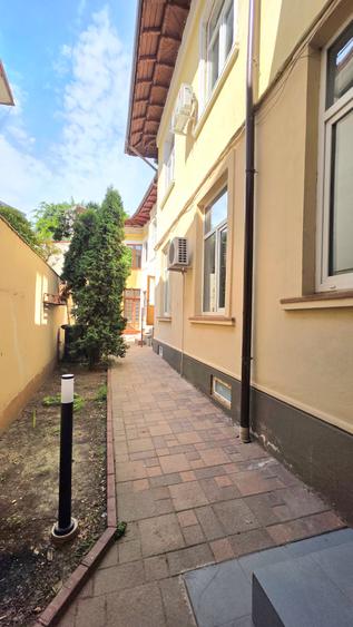 Armeneasca Casa singur curte/ 12 camere/ 325mp / It / Creatie/