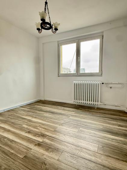 Apartament de 3 camere spre vanzare - zona Piata Victoriei