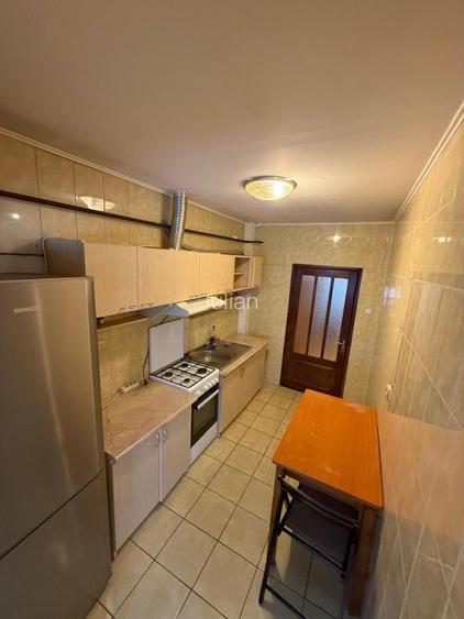 Vand apartament mansarda etaj 5, bloc 5 etaje, Păcurari, strada Neculau. - 3
