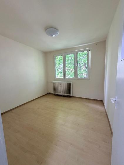 Proprietar vand apartament cu 3 camere,zona Berceni, 66 mp