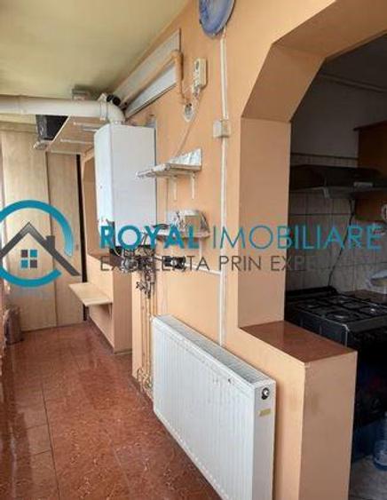Royal Imobiliare - Vanzare apartament 4 camere zona 9 Mai