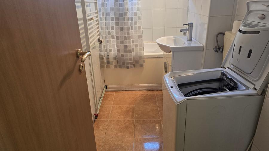 Vand apartament 2 camere decomandat in Deva, situat pe  Bld. Balcescu, etaj 2,