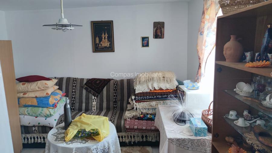 Casă bătrânească în Davideni – curte generoasă de 2.000 mp - 9
