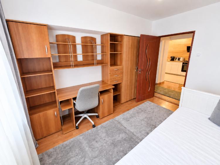 Vanzare apartament 3 camere, metrou Lujerului, renovat si reabilitat recent