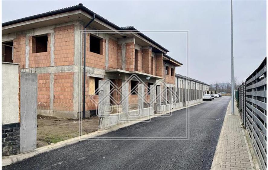 Casa in Selimbar -120 mp utili -150 mp curte - exterior la cheie
