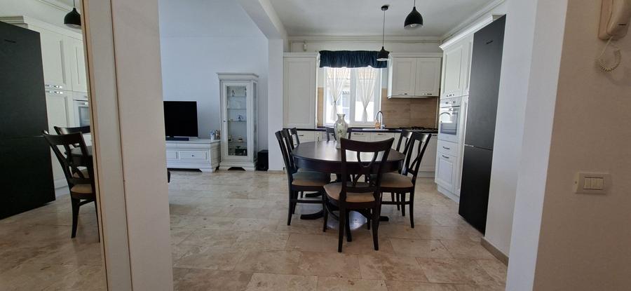 Apartament mobilat si utilat cu 2 locuri de parcare