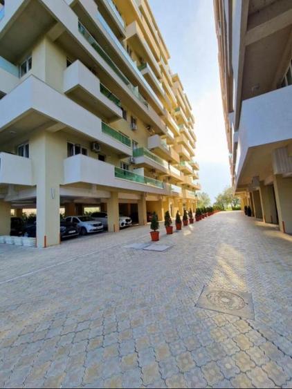 Apartament 2 camere , situat în Mamaia, zona Butoaie, vedere catre lac, 115.000