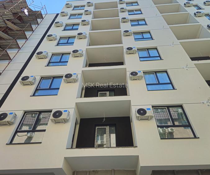 4  camere/bloc  nou/zona Centrul  Comercial  Grand  Arena/comision 0  cumparator - 5